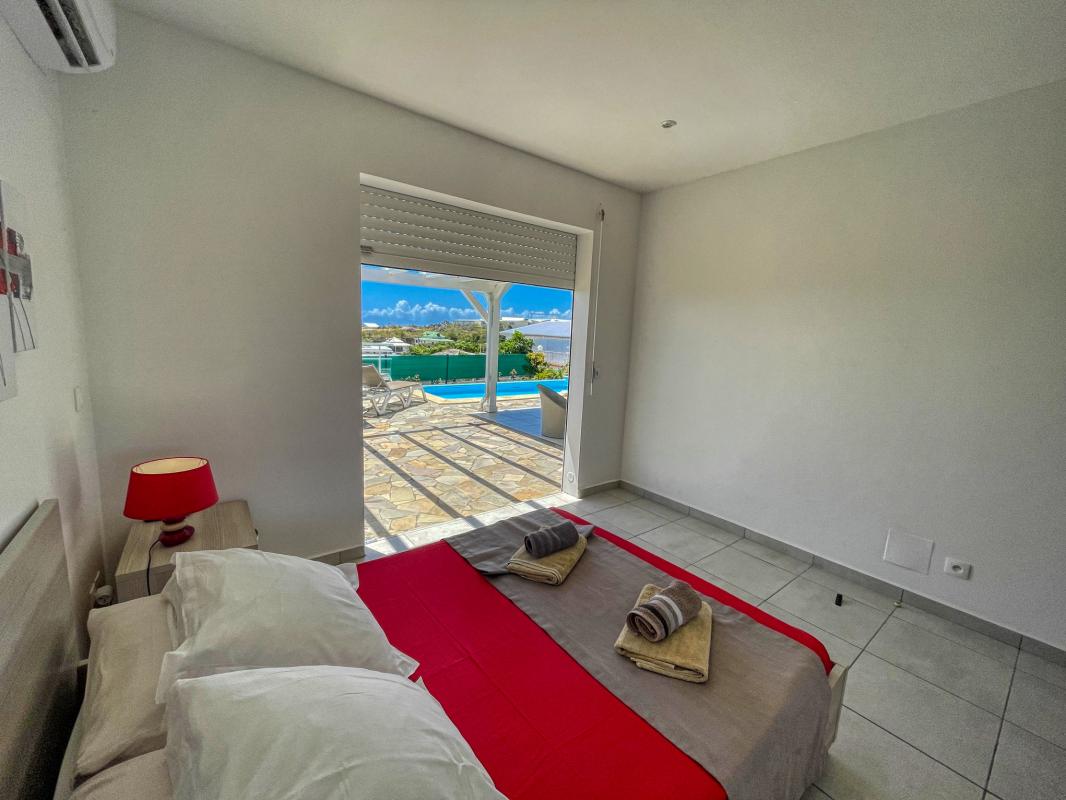 Location villa Rubis 2 chambres 4 personnes vue sur mer piscine à St François en Guadeloupe - chambre 2.